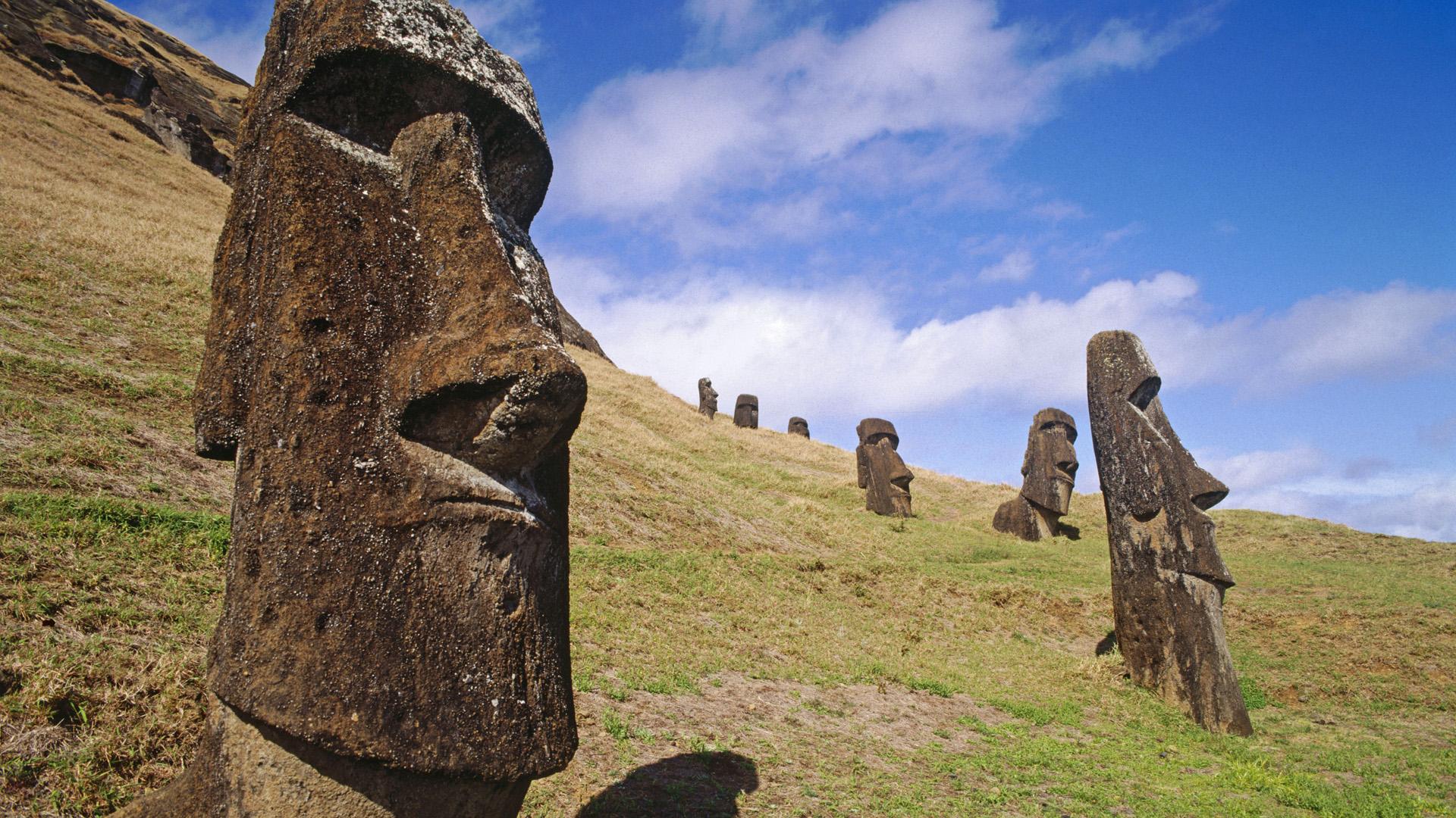 Остров Пасхи и каменные статуи Моаи