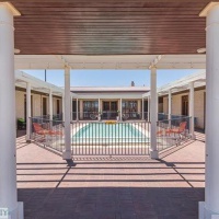 Отель Fairway Manor Accommodation в городе Нортам, Австралия