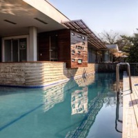 Отель Dash Luxury Apartments в городе Солт Рок, Южная Африка