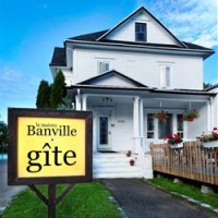 Отель La Maison Banville в городе Сен-Фелисьен, Канада