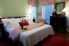 Отель Quintessentials Bed and Breakfast and Spa East Marion в городе Ист Марион, США