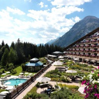Отель Interalpen-Hotel Tyrol GmbH в городе Тельфс, Австрия