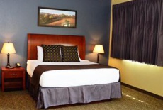 Отель Boulders Inn & Suites Newton в городе Ньютон, США