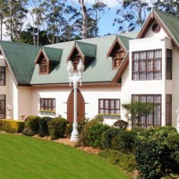 Отель Mount Tamborine Stonehaven Manor в городе Норт-Тамборин, Австралия