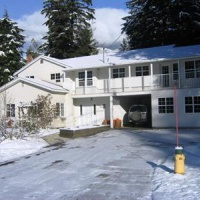 Отель Guesthouse Mountain Escape в городе Ревелсток, Канада