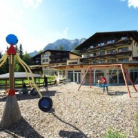 Отель Kinderhotel Laerchenhof Obsteig в городе Обштайг, Австрия