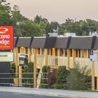 Отель Econo Lodge Inn & Suites Esquimalt в городе Эскьимальт, Канада