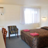 Отель A & A Lodge Motel в городе Эмеральд, Австралия