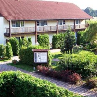 Отель Landhotel Lindengarten Kleinzerlang в городе Райнсберг, Германия