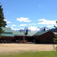 Отель Summit River Lodge & Campsites в городе Валемаунт, Канада