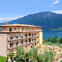 Отель Garda Bellevue в городе Лимоне-суль-Гарда, Италия