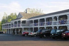 Отель Webbs Year Round Resort в городе Мейвилл, США