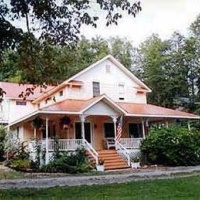 Отель Misty Mountain Inn and Cottages в городе Блэрсвилл, США