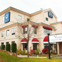 Отель Pacific Host Inn & Suites в городе Камлупс, Канада