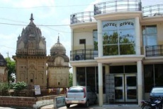 Отель Hotel River View Jabalpur в городе Бхедагхад, Индия