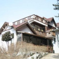 Отель Baeksajang Hill House Pension в городе Taean, Южная Корея