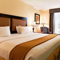 Отель Holiday Inn Express Hotel Vancouver Metrotown в городе Бернаби, Канада