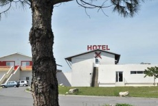Отель Hotel Relais De Barbezieux-Saint-Hilaire в городе Барбезьё-Сент-Илер, Франция