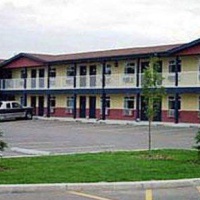Отель Econo Lodge Inn & Suites Red Deer в городе Ред-Дир, Канада