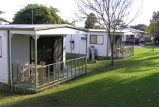 Отель Perth Vineyards Holiday Park Cabins в городе Вундови, Австралия