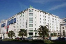 Отель Campanile Paris Ouest Chaville Hotel в городе Шавиль, Франция