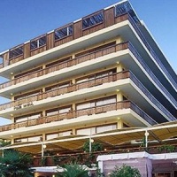 Отель Plaza Vouliagmeni Strand Hotel в городе Вульягмени, Греция