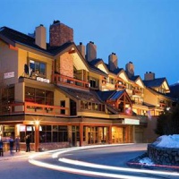Отель Whistler Village Inn & Suites в городе Уистлер, Канада