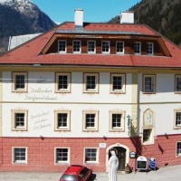 Отель Hotelchen Dollacher Dorfwirtshaus Grosskirchheim в городе Гроскирхгайм, Австрия