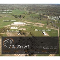 Отель JE Resort formerly known as Jindabyne Equestrian Resort в городе Берридейл, Австралия