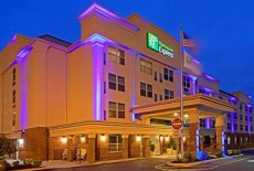 Отель Holiday Inn Express Woodbridge Avenel в городе Авенел, США