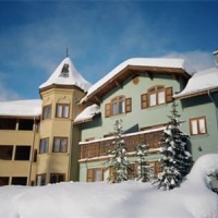 Отель Snow Creek Village в городе Сан-Пикс, Канада