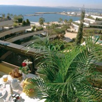 Отель Holiday Inn Resort Nice Port St Laurent в городе Сен-Лоран-дю-Вар, Франция