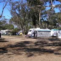 Отель Lake King Waterfront Caravan Park в городе Игл Пойнт, Австралия