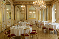 Богемный отель La Maison Des Centraliens в центре «Золотого треугольника» в Париже