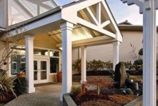 Отель Kitsap Hospitality Executive Apartments Bremerton в городе Трейситон, США