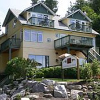 Отель The Bonniebrook Lodge в городе Гибсонс, Канада