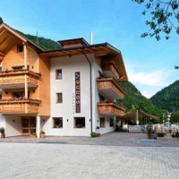 Отель Gasthof Zur Sonne Bolzano в городе Дойчнофен, Италия