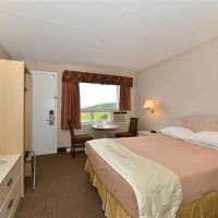 Отель Canadas Best Value Inn & Suites Woodstock в городе Флоренсевилл, Канада