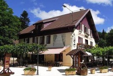 Отель Logis Hotel Du Herisson в городе La Chaux-du-Dombief, Франция