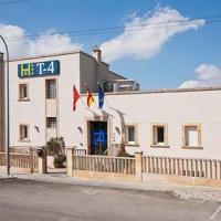 Отель Hostal T4 в городе Паракуэльос-де-Харама, Испания