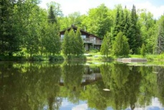 Отель Dainava Lakefront Ski Cottage в городе Миль-Иль, Канада