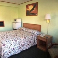 Отель Pine Ridge Motel в городе Доджевилл, США