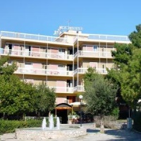 Отель Hotel Hera в городе Вульягмени, Греция