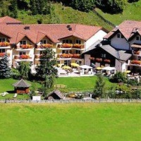 Отель Alphotel Tyrol в городе Рачингс, Италия