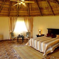 Отель Tiveka Game Lodge в городе Полокване, Южная Африка