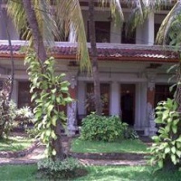 Отель Padang Lovina Sea Side Cottages в городе Ловина, Индонезия
