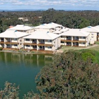 Отель Lakeside Holiday Apartments South Yunderup в городе Саус Юндерап, Австралия