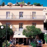 Отель Delfino Hotel Camerota в городе Марина ди Камерота, Италия