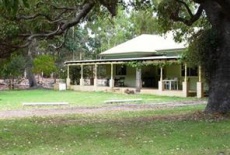 Отель Rail Carriages & Farm Cottages Quindalup в городе Квиндалуп, Австралия