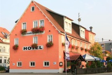Отель Wurttembergischer Hof в городе Кирхгайм-унтер-Тек, Германия